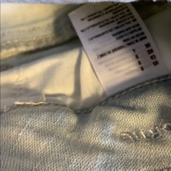 American Eagle Outfitters Distressed Jean Shorts - Women’s Size 0 - Picture 4 of 4